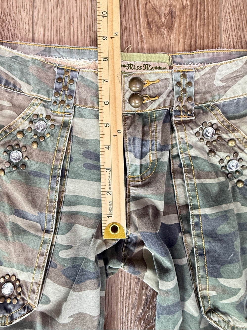 Miss Me Embellished Camo Cargo Capri Pants Rhinestone Studded Size Medium - Picture 10 of 11